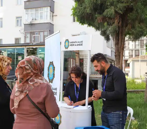 Diyarbakırlıların belediye taleplerini artık parktaki kutular topluyor