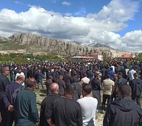 İnşaatta can veren genç işçi Van’da son yolculuğuna uğurlandı