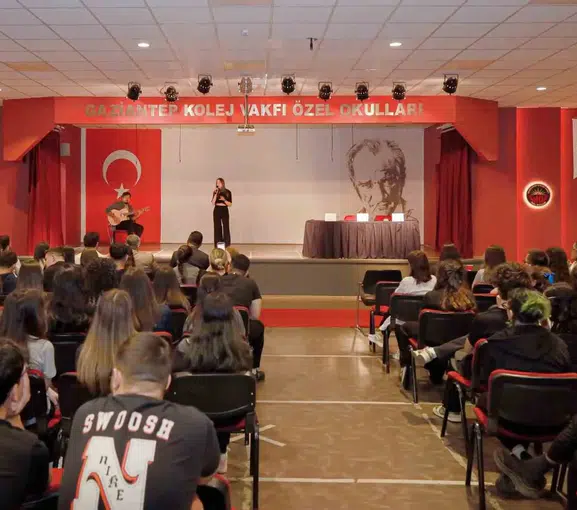 GKV mezunları öğrencilere kariyer yolunu anlatıyor
