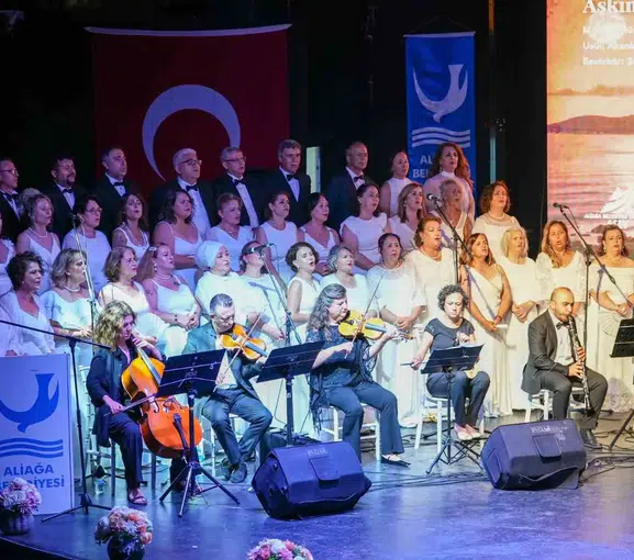 Aliağa’da yağmurlu havaya rağmen Türk müziği rüzgarı esti