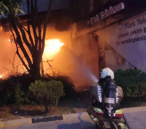 İskenderun’daki çarşıda korkutan yangın