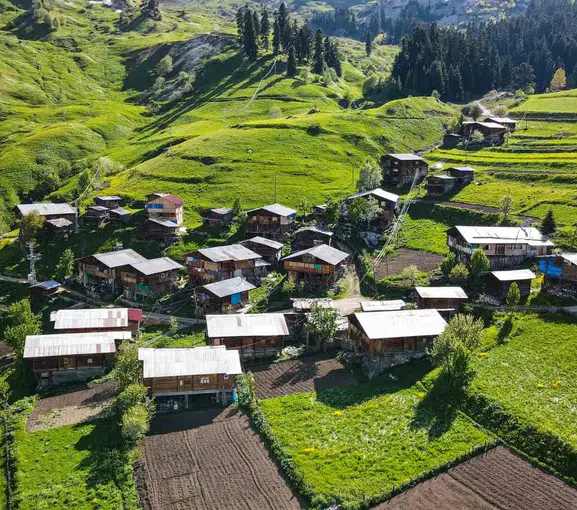 Artvin’de İsviçre Alplerini aratmayan ahşap köy