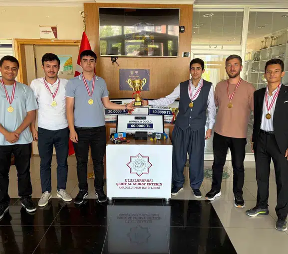 Sivaslı öğrenciler robotik ligine damga vurdu
