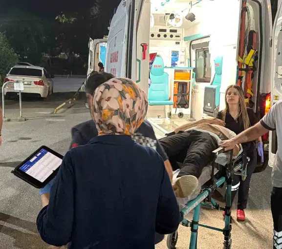 Kahta’da parkta bıçaklı kavga bir kişiyi hastanelik etti