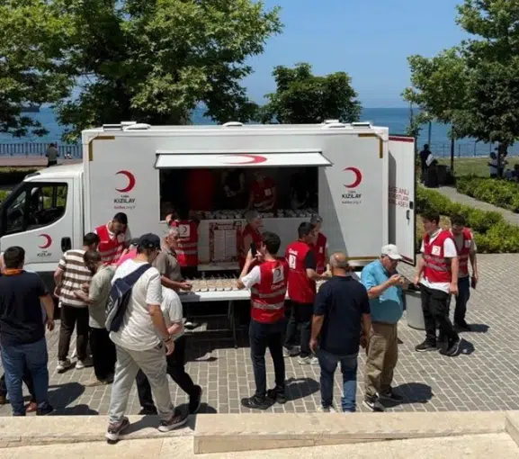 Zonguldak Kızılay ekibi aşure ikramıyla gönüllere dokundu