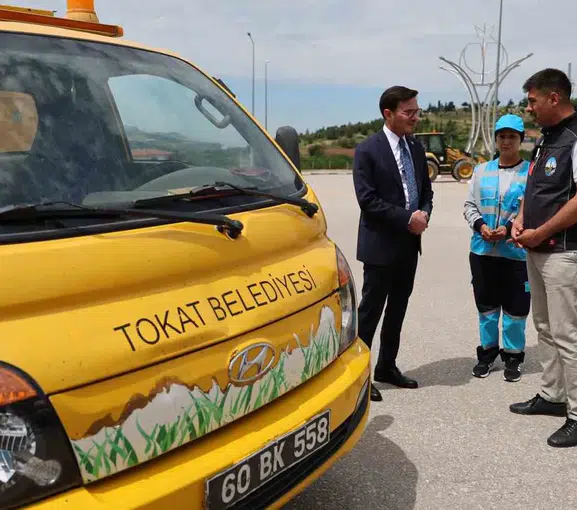 Tokat çöp taksilerinde artık kadın şoförler direksiyon sallıyor