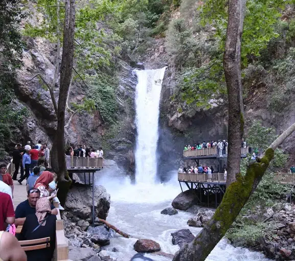 Osmaniye Karaçay Şelalesi doğaseverlerin yeni rotası haline geldi