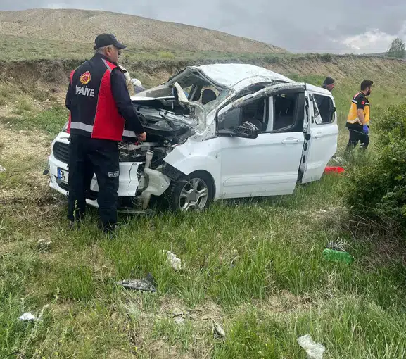 Sivas Gürün yolunda otomobil takla attı