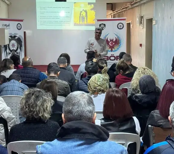 Uşak polisi okul çevrelerinde güvenliği sıkı tutuyor