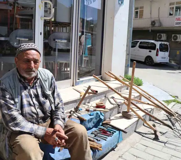 Oltu’da bir ömürlük eşyaları hayırseverlik kurtardı