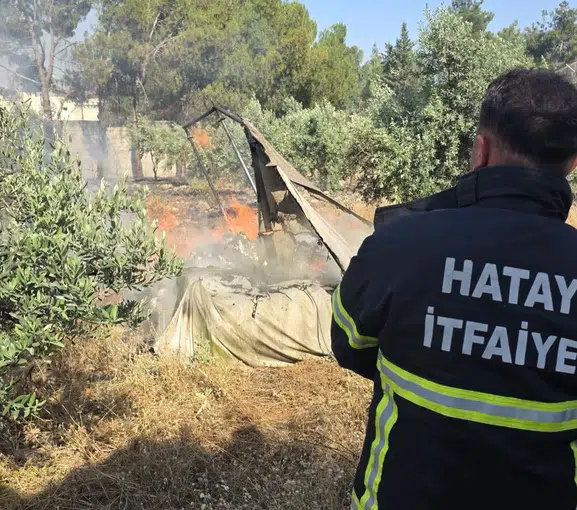 Hatay Hassa'da bahçe yangını büyümeden söndürüldü