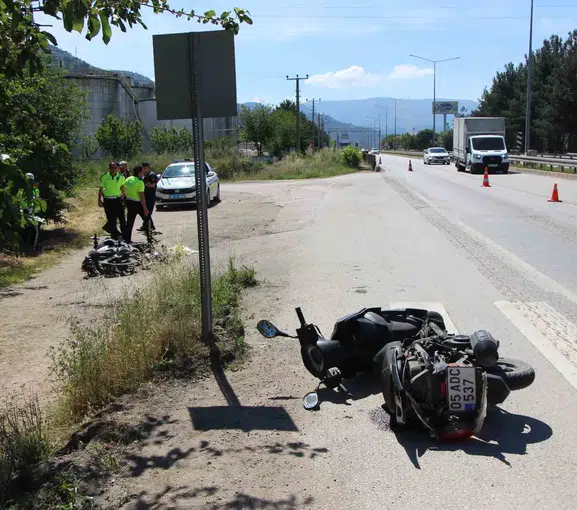 Amasya Boğazköy yolunda iki motosiklet kafa kafaya çarpıştı