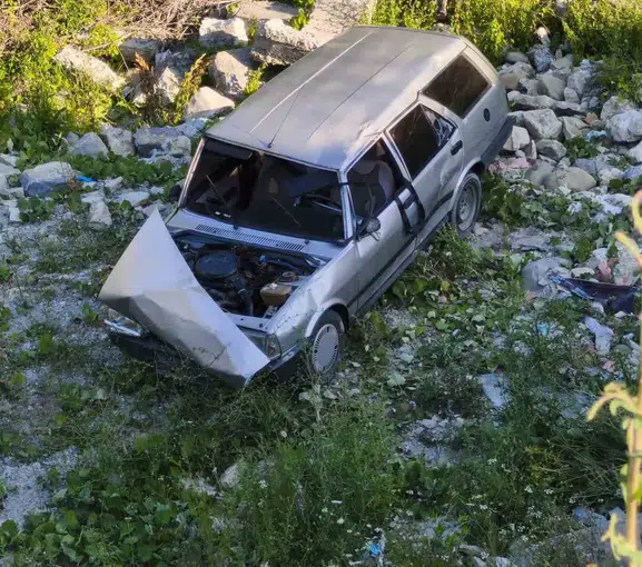 Sinop Türkeli yolunda kaza İki kişi şarampole uçtu