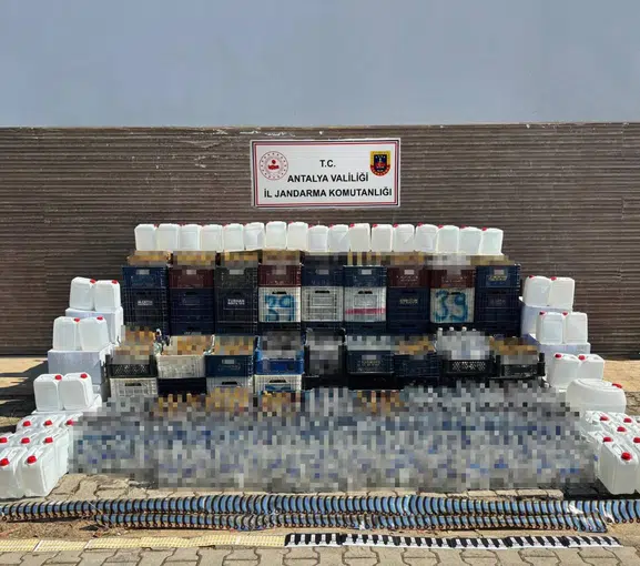 Alanya'da sahte içki baskını Depodan bin litre alkol çıktı