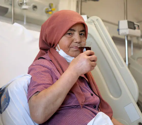12 yıllık diyaliz esaretini tek bir nakille bitirdi