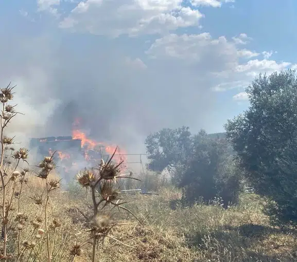 Çanakkale’de balya makinesi yüzünden 60 dönüm tarla yandı