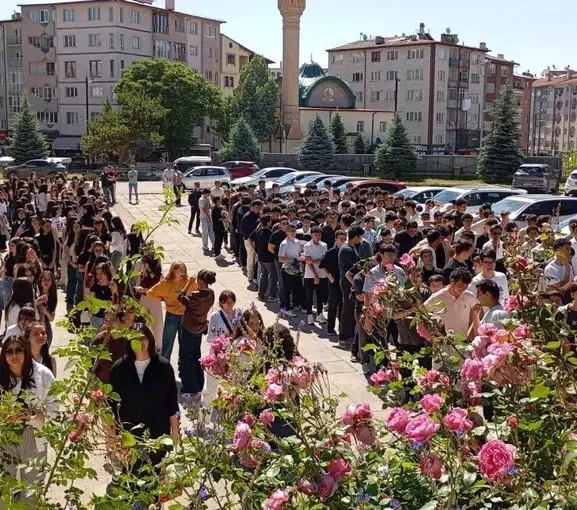 Sivas Lisesinde 139 yıllık gelenek kuşakları bir araya getirdi