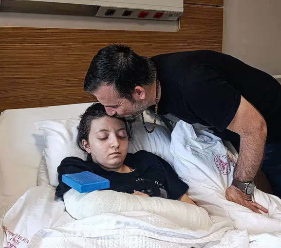 12’nci kattan düşen Ecrin hayata tutundu ve iyilik sözü verdi