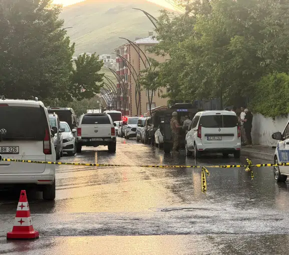 Muş'ta evde dehşet anları Kardeşini vurdu, çatışmada can verdi