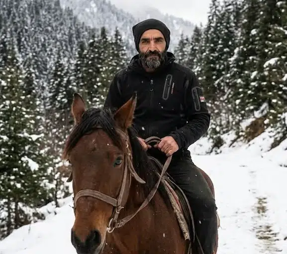 Artvin’de dereye uçan araçtaki oğlunun cenazesi bulundu