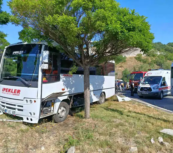 Bilecik’te kavşak kazası 4 kişi hastaneye kaldırıldı