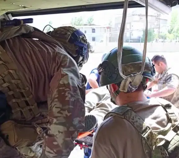 Yüksekova’da sarp arazide mahsur kalan cenazeyi helikopter kurtardı