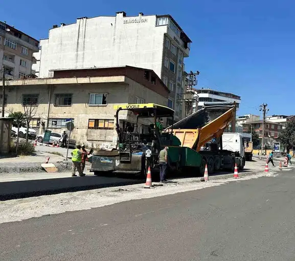 Çayırova’nın en işlek caddesi baştan aşağı yenileniyor