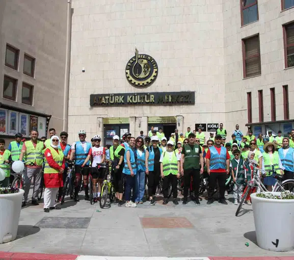 Uşak sokakları sağlıklı yaşam için pedallara ev sahipliği yaptı