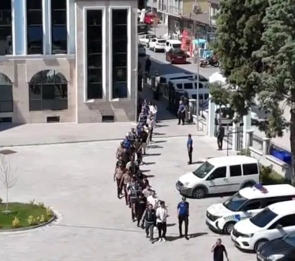 Gediz'de uyuşturucu operasyonu 28 kişi yakalandı
