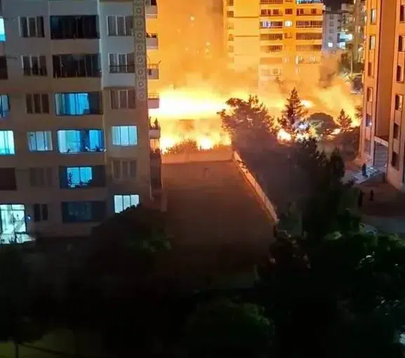 Diyarbakır'da apartmanların dibindeki boş arazide alevler paniğe neden oldu?
