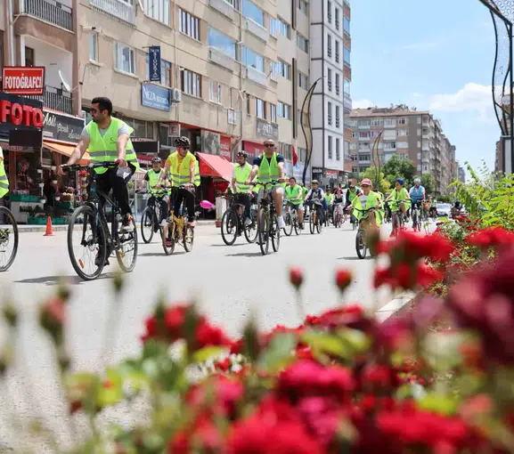 Elazığlılar bağımlılığa karşı sağlıklı yaşam için pedalladı