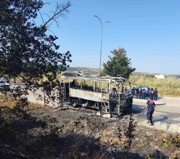 Bursa'da işçi servisi seyir halindeyken küle döndü