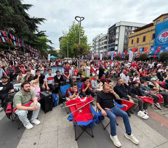 Trabzon sabahın ilk ışıklarında milli maç hüznü yaşadı