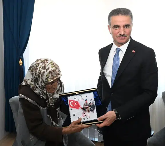 Erzurum Valisi Baruş’tan şehit ailesi ve gaziye anlamlı ziyaret