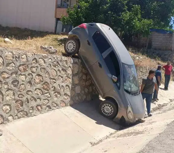 Adıyaman Gölbaşı'nda otomobil kazası iki kişiyi hastanelik etti