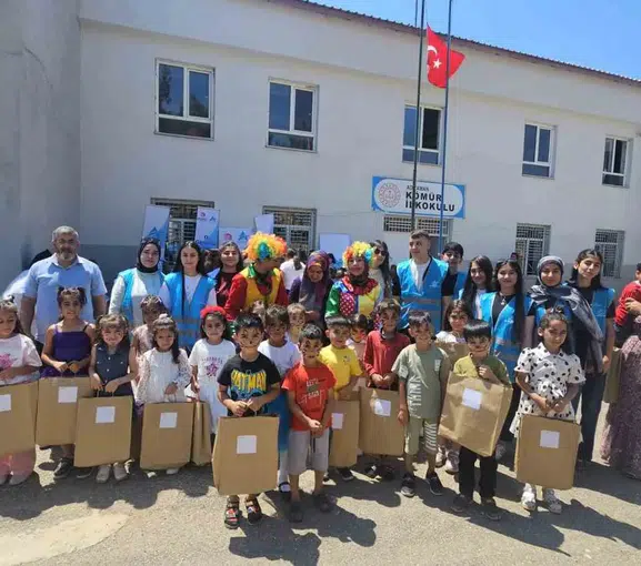 Adıyamanlı gençler gönüllülük hareketiyle şehri değiştiriyor