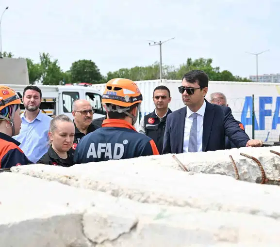 Vali Kartal Uşak AFAD ekibini denetledi