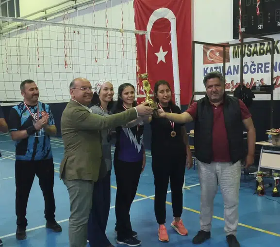 Hocalar’da voleybol turnuvasını Çepni Otağı kazandı