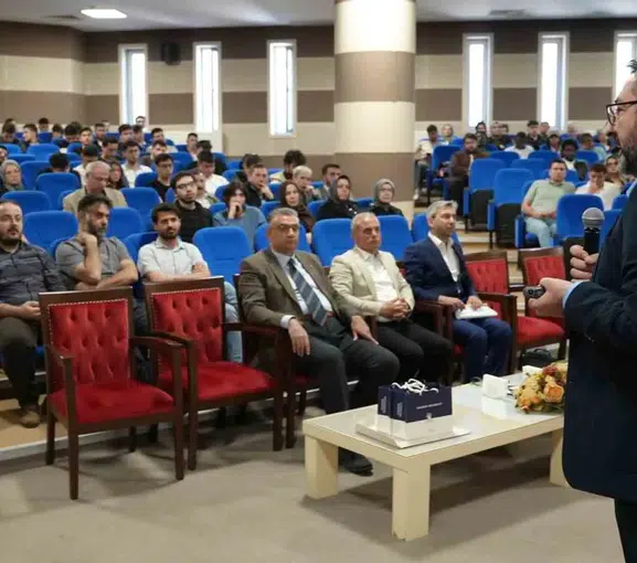 Karabük Üniversitesi öğrencilerine yapay zeka ve karanlık fabrikalar eğitimi