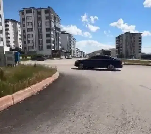 Elazığ yollarında tehlikeli şov sosyal medyaya düştü