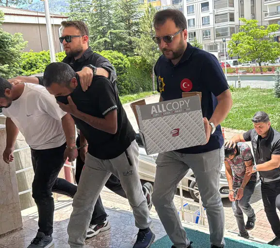 Konya'da vites körüğüne gizlenmiş uyuşturucu operasyonu