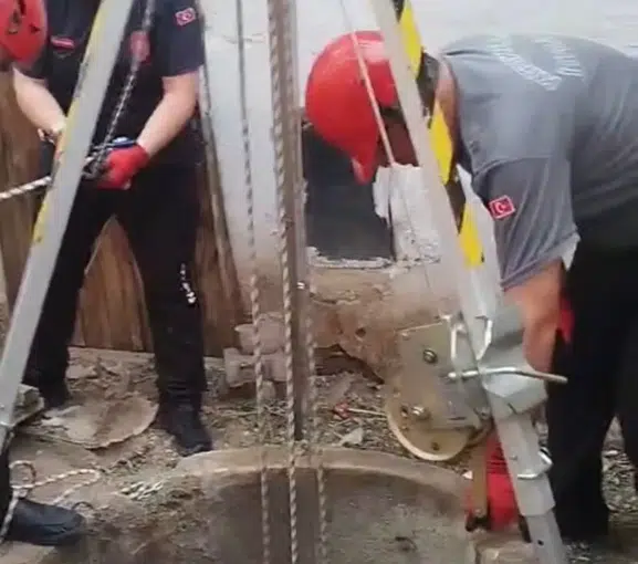 Kırıkkale’de kuyuda mahsur kalan yavru kediye itfaiye eli