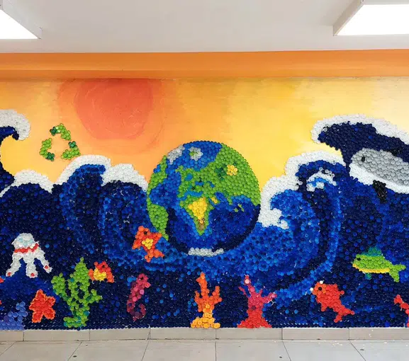 Bilecik'te öğrenciler çöpe atılanları sanat eserine dönüştürdü