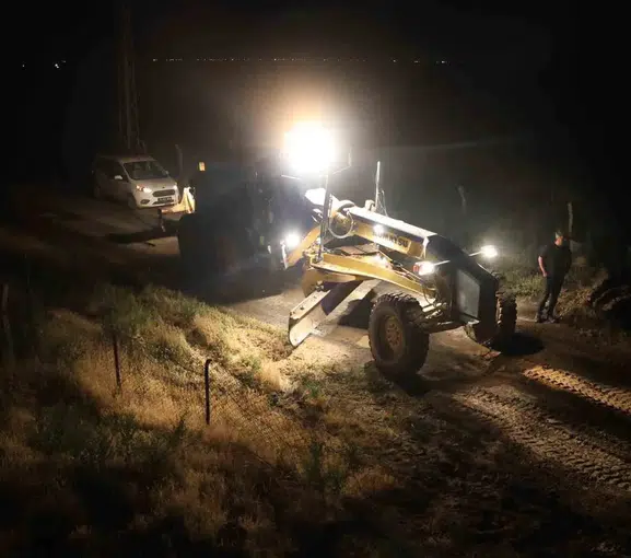 Iğdır'da Ağrı Dağı eteklerini sel vurdu ve yıldırım düştü