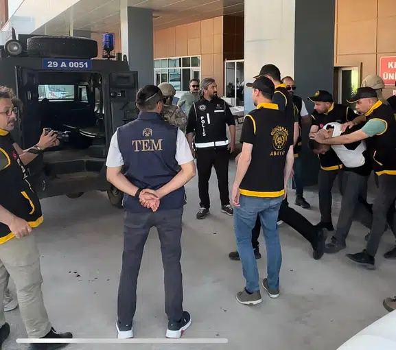 Gümüşhane'de kadın cinayeti Eşini odunla öldüren zanlı tutuklandı