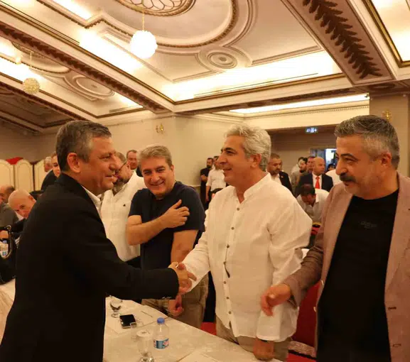 Özgür Özel Diyarbakır'da barış için yeni bir yol arıyor