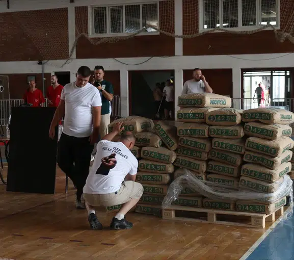 2 tonla tarih yazdı: Kosovalı sporcu Guinness Dünya Rekoru kırdı