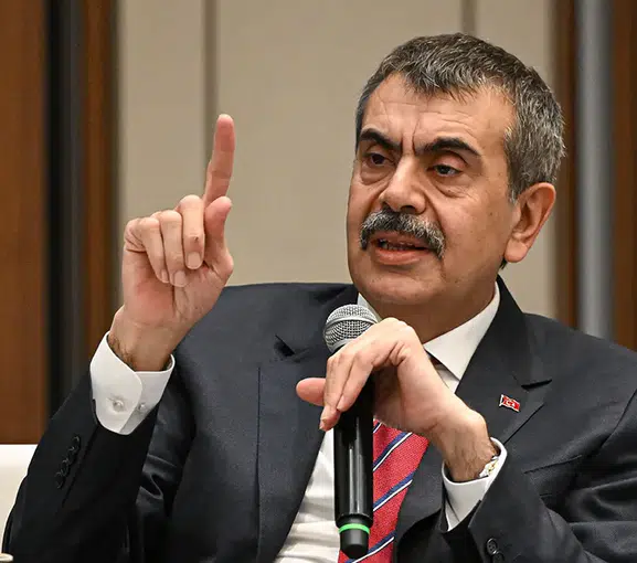 Okullarda güvenlik alarmı: Bakan Tekin 30 bin yeni personel müjdesini verdi