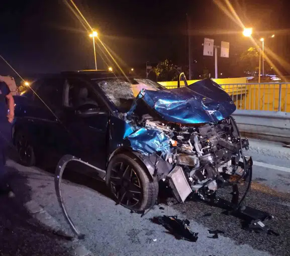 Ümraniye’de gece yarısı trafik kazası 6 kişi hastaneye kaldırıldı