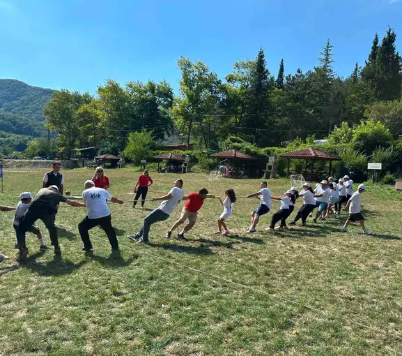 Zonguldak ormanlarında aileler kamp çadırlarını kurdu